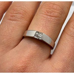 14K WHITE GOLD  DIAMONDS RING SIZE 7